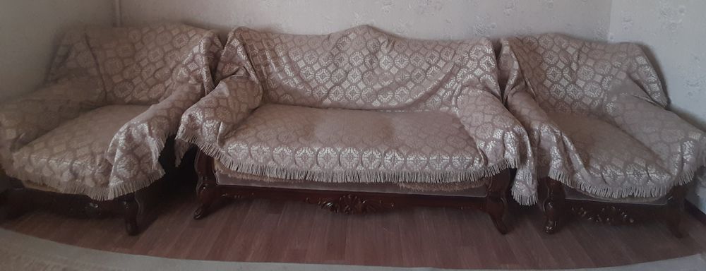 Продаётся уголок диван+2мя креслами