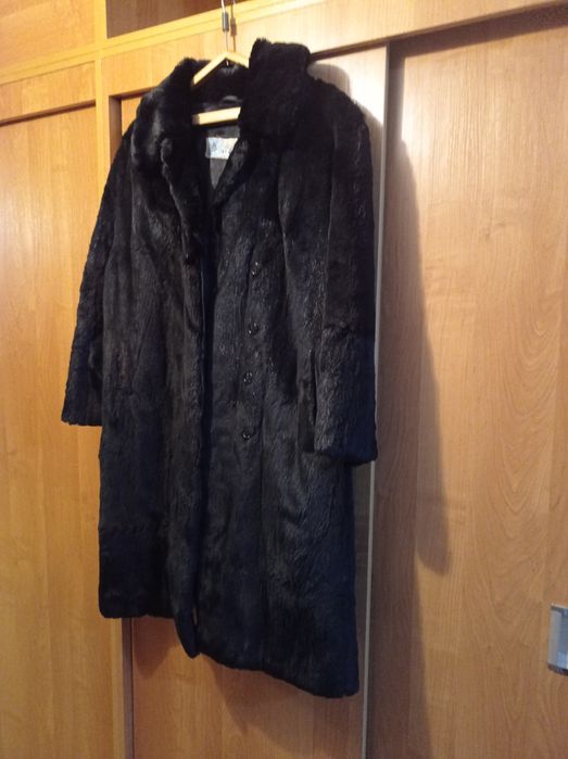 Продам женскую шубу