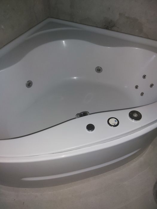 Vând cadă cu jacuzzi