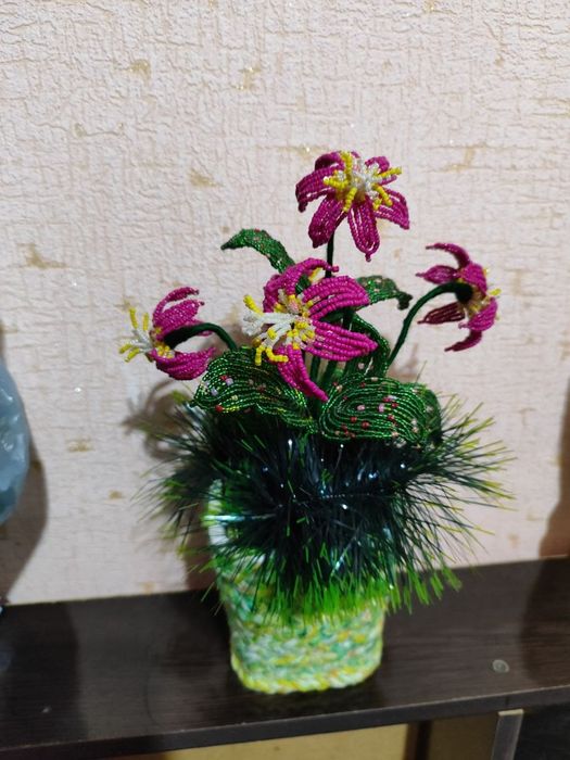 Цветы из бисера . Красивые подарочные поделки