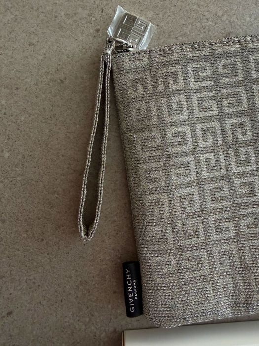 Givenchy Parfums дамски клъч