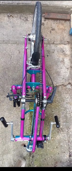 (bicicletă de mână) utilizat de persoanele cu dizabilități