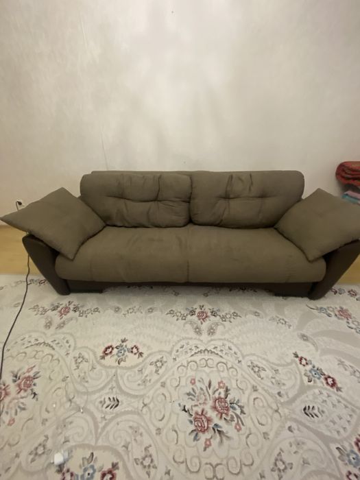 Продается диван б/у ,торг есть , самовывоз