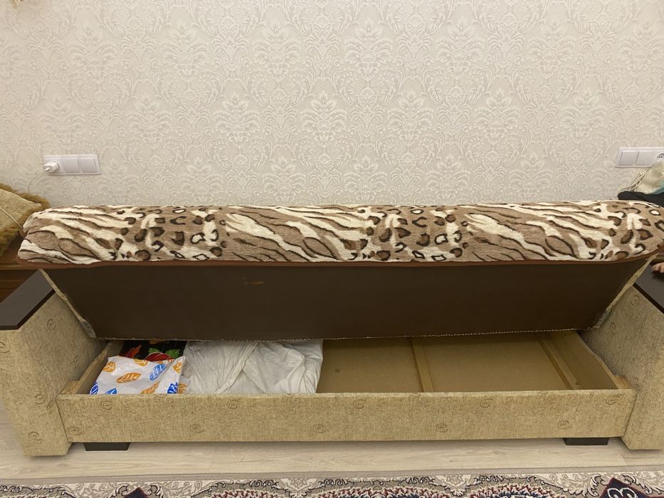 Диван сотилади яхши холатда