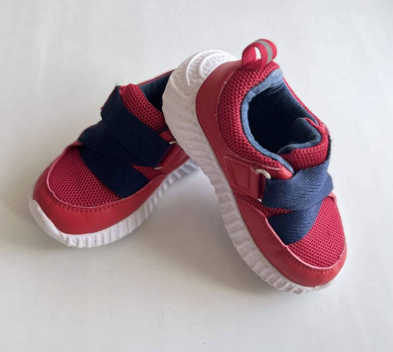 Кроссовки 23р