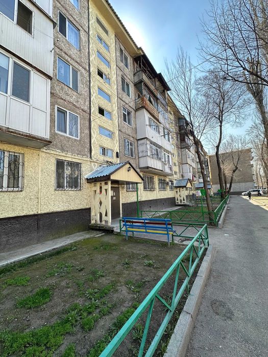 продается 2х комн квартира