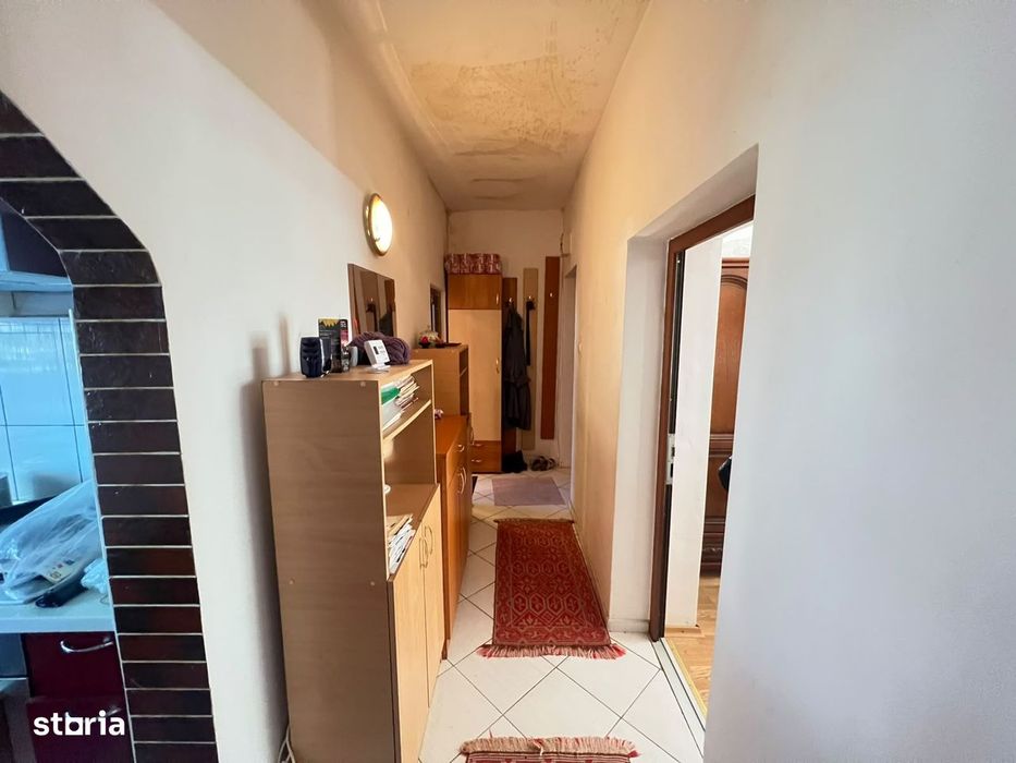 Apartament-2-Camere-Decomandat-La-Casa-Pivnita-Pod-Curte-Comuna