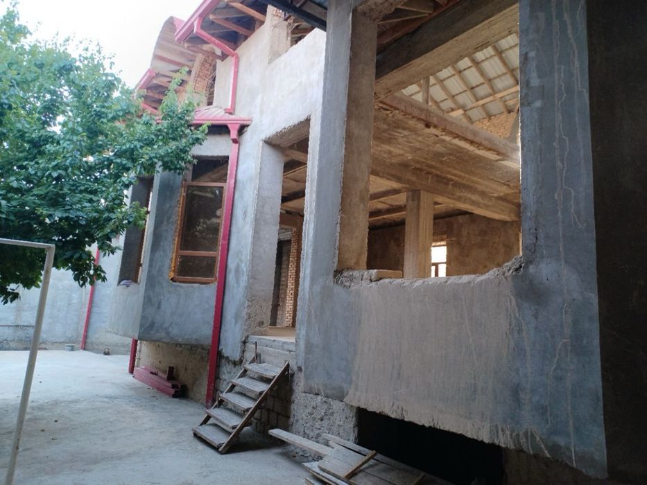 Срочно Сотилади Ховли 3 сотих,подвал+1 этаж 300кв+подвал.135000$Тарвма