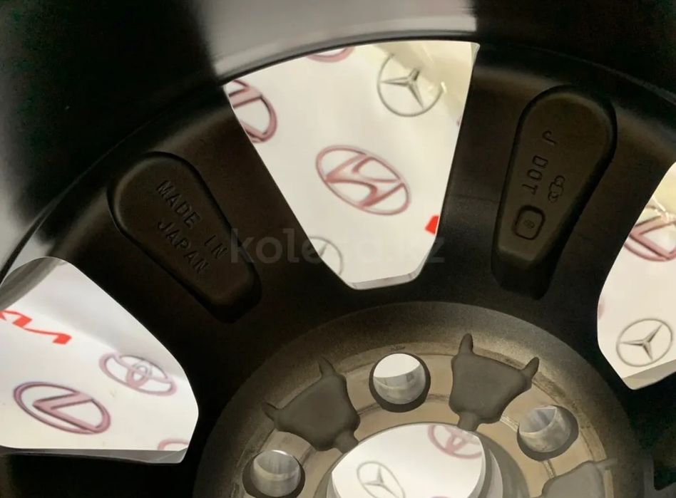 Диск новый оригинал литые R18