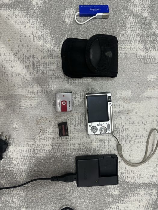 Sony Cyber-shot DSC-W90