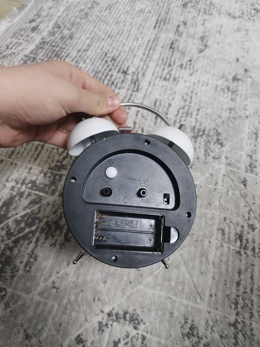 Продам  будильник