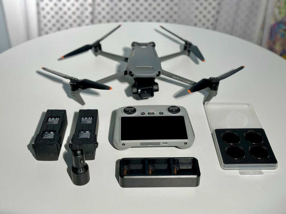 DJI Mavic 3 Classic (DJI RC) + Fly more Kit