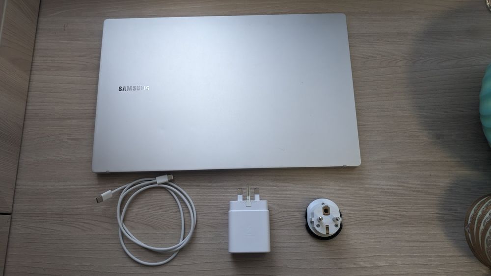 Samsung Book 2 ноутбук сотилади