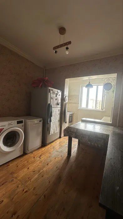 Продаю 2-х комнатную квартиру Сергели 8 с лифтовой