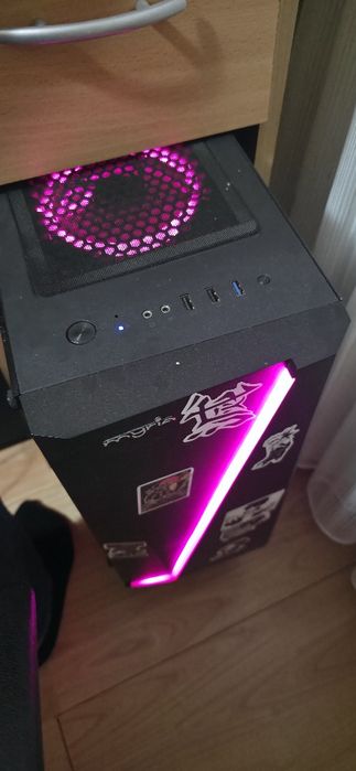 Vând schimb pc gaming din imagine