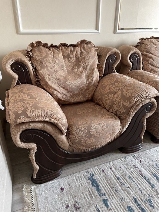 диван и два кресла