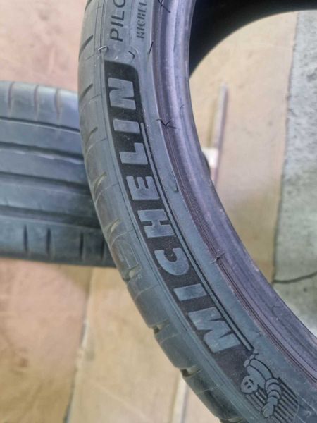 2 Michelin R19 235/35
летни гуми
DOT3918
