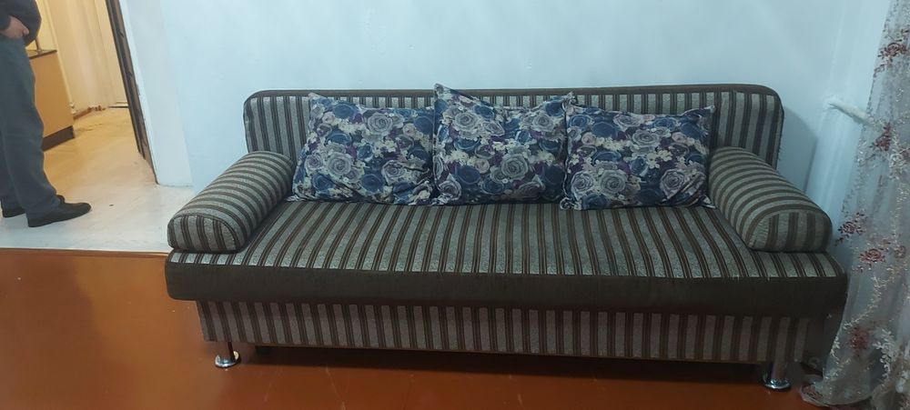 Диван в хорошем состоянии