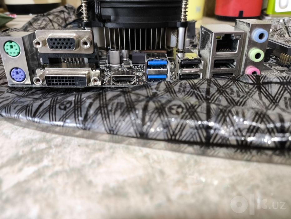 Продам комплект ASUS H110M-R i3-7100, кулер