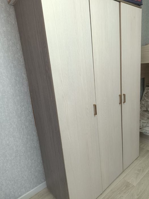 Шкаф, двухъярусная кровать