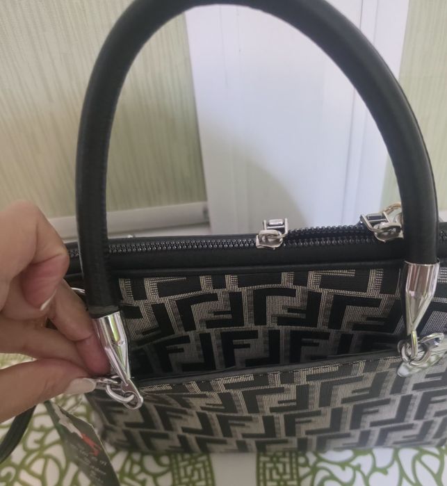 Стильная сумка в стиле "Fendi "