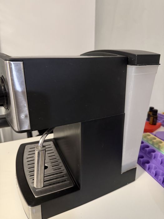 Expresor cafea macinata cu incalzitor pentru lapte