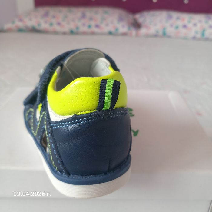 Продавам чисто нови детски сандали