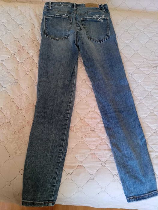 Дънки Страдивариус - размер S, клин, меки и ефектни, 17 евро