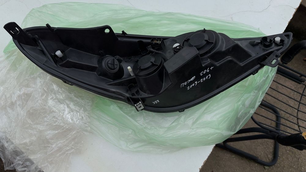 Ляв фар за Peugeot 206+ TYC