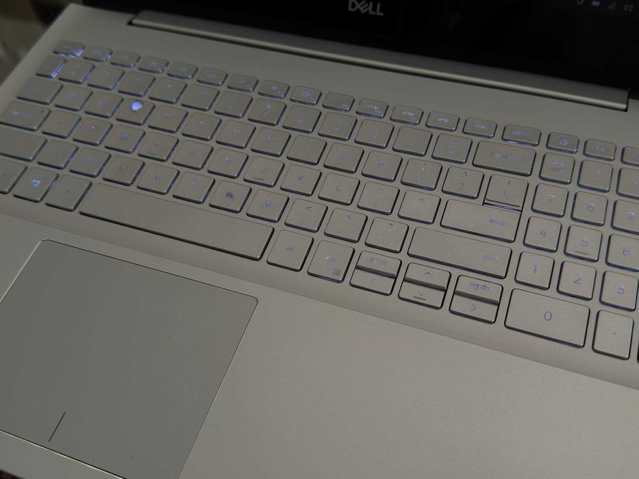 DELL Inspiron 7591 2-in-1 Core i7-10510U RAM 8 SSD 256 сенсорный
