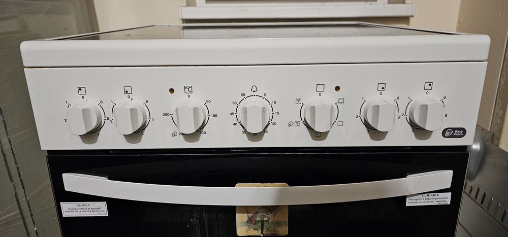 Готварска печка zanussi керамичен плот