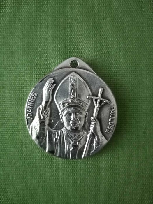 Колекционерски значки,ордени, монета от 1 английско пени.