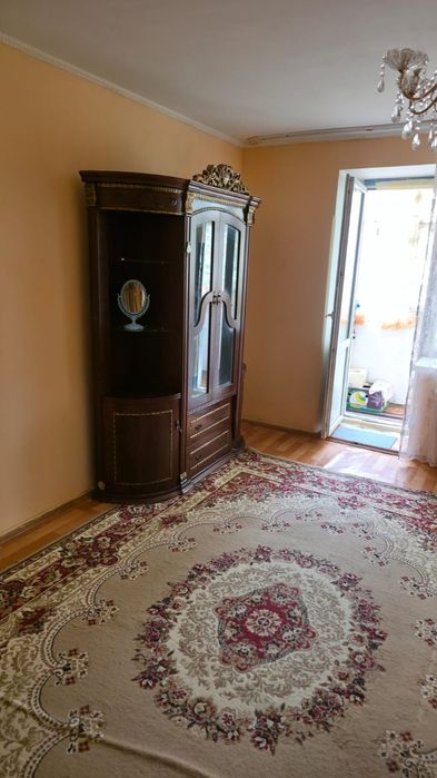 Сдам революция 3х комн свободна