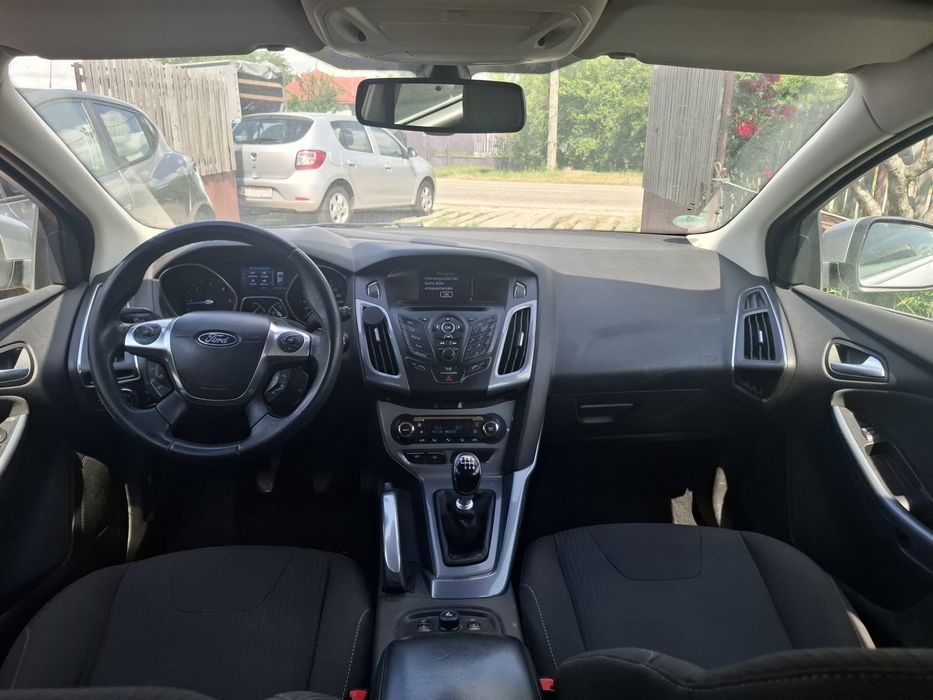 FORD Focus 2011 — imagine 5