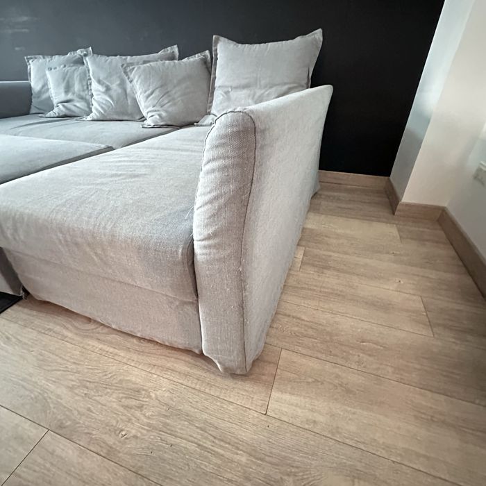 Canapea colțar extensibilă IKEA, gri deschis, cu șezlong și perne