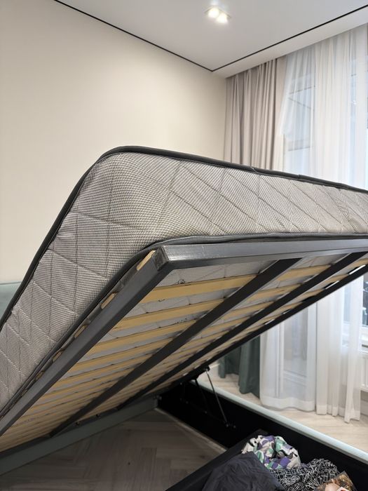 Кровать с матрасом 150*200