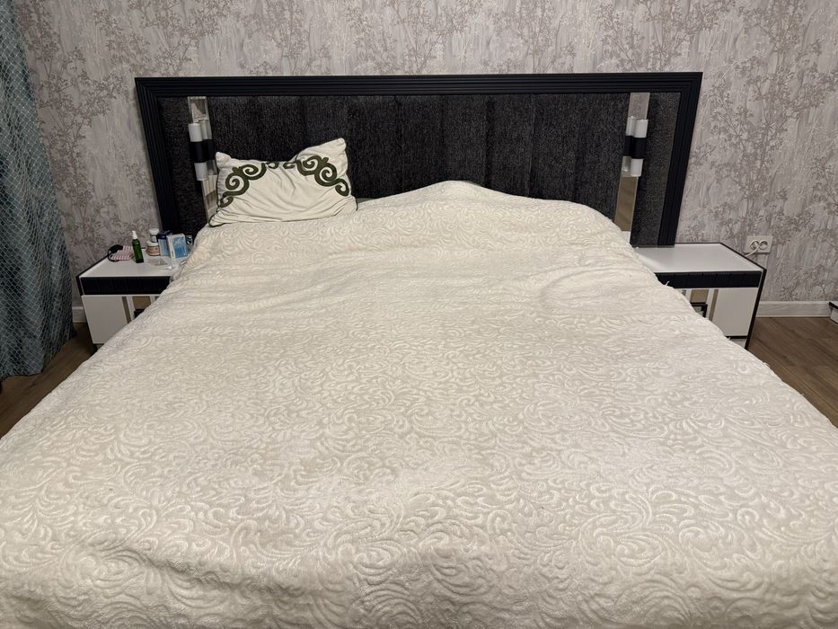 Продается спальный гарнитур б/у 250.000