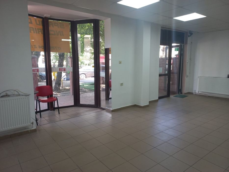 Proprietar  inchiriez spatiu sad