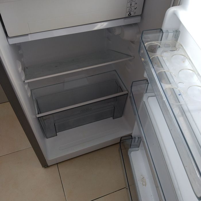 Хладилник. Шарп в. Отлично. Състояние