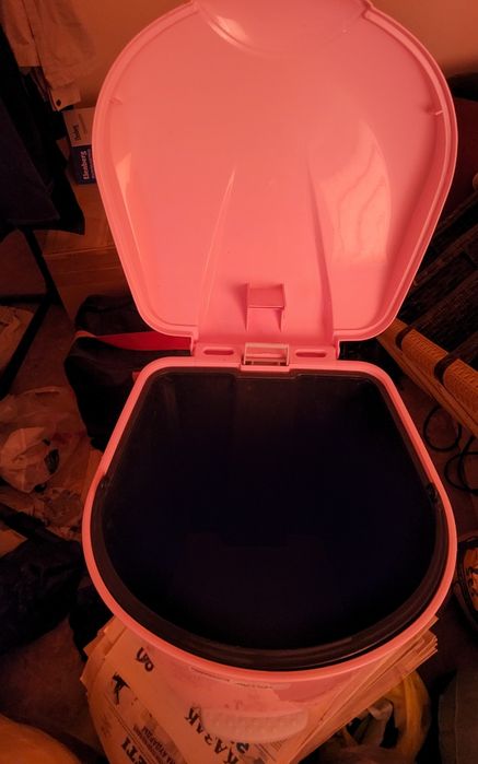 Мусорное ведро с крышкой 20л