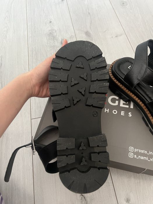 Обувь женская чёрная