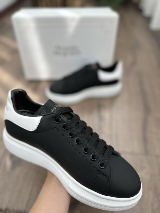 Adidasi ALEXANDER MCQUEEN lProdus NOU Premium Adidasi Baieti | Fete | Unisex | Model nou 2026 | Calitate premium | Cutii + Toate accesoriile