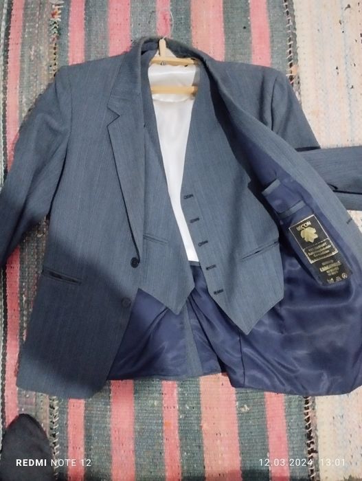 Костюм шим и пальто и спартивка сотилади срочно