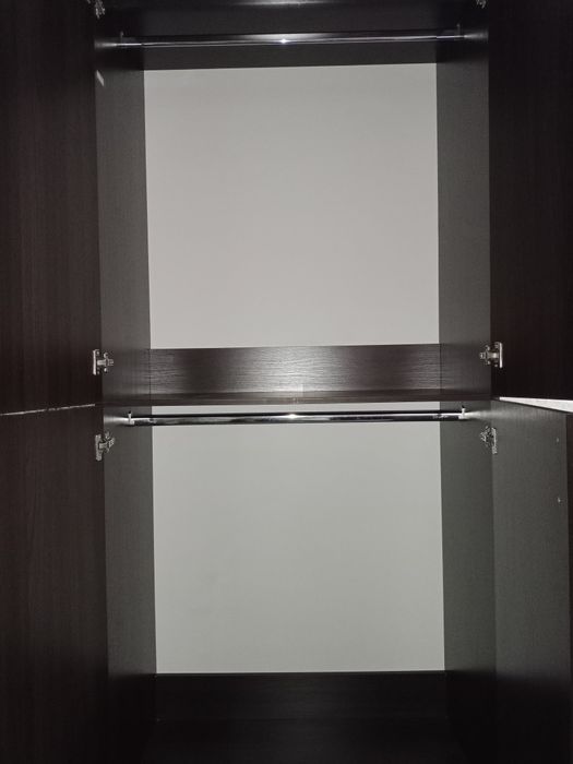 Современный новый шкаф для одежды