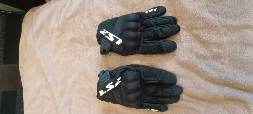 Продавам мото екипировка