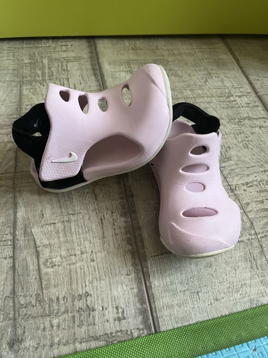 Sandale Nike roz