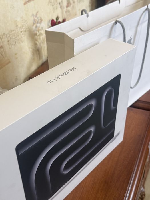 Macbook Pro 14, M5, 1TB