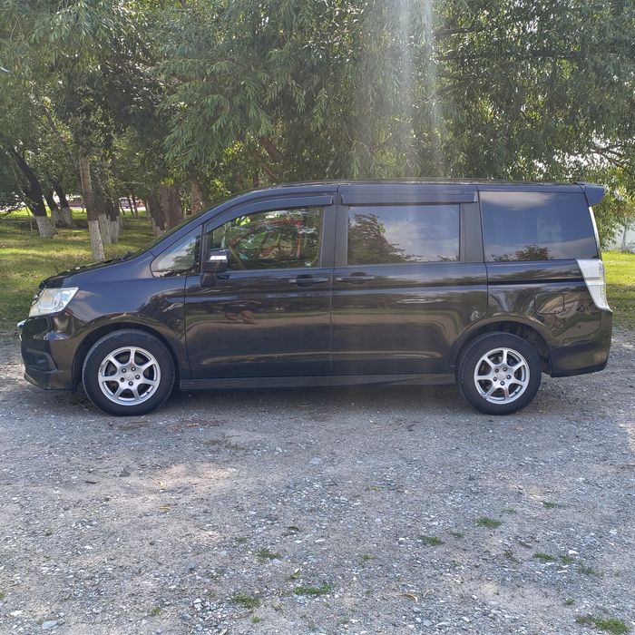 Продам хороший семейный минивен