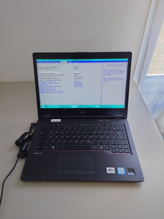 Laptop Fujitsu lifebook U748 incomplet ( fara baterie) varianta cu touch Screen