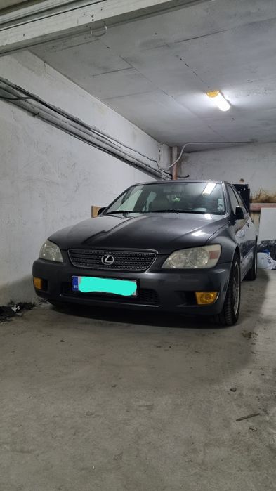 Продавам подземен гараж на центъра.